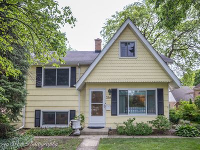 Property at 398 W Saint Charles Rd, Elmhurst, IL