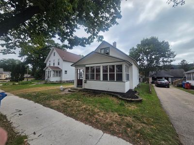 1005 W Broadway St