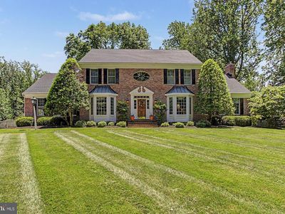 1 Lakecrest Ct