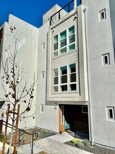 210 Verandah Ave