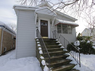 3417 N Kostner Ave