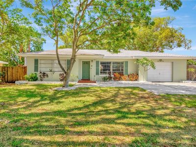 1566 Sunset Point Rd