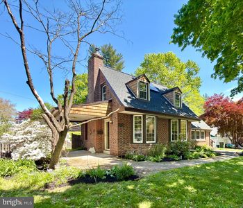 418 E Country Club Ln