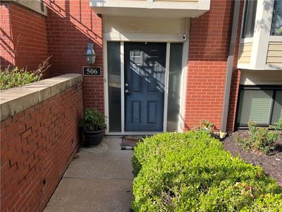 506 W 10th St