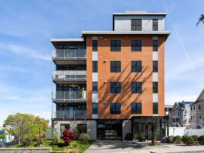 11 Oak Grove Ter #303