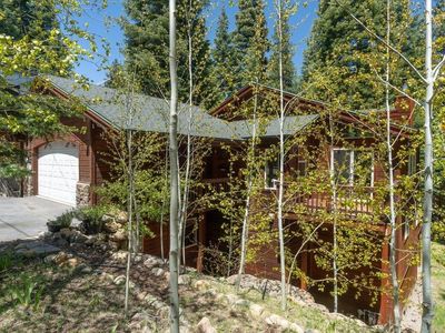 10694 Laurelwood Dr