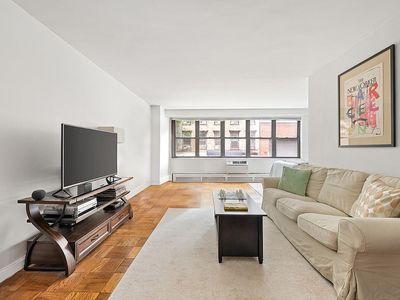 330 3rd Ave APT 2J