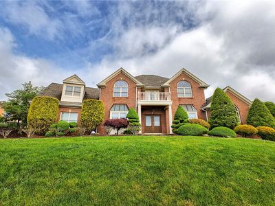 33 Hawthorne Ln
