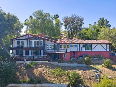 2448 Royal Crest Dr