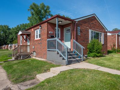 1450 W 35th Ave