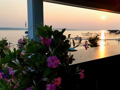 3312 Springwater Beach Rd