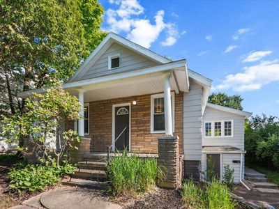 710 Leonard St NE