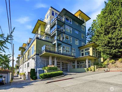 655 Crockett Street #B203