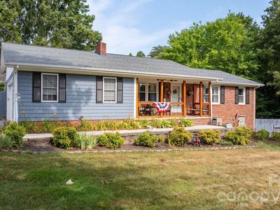 121 Blackhawk Dr