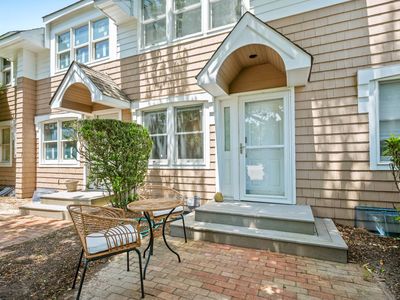 49 Canoe Place Rd APT 312