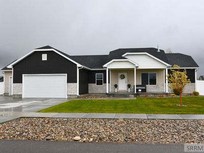 170 N 4046 E
