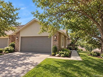 5663 Hillcrest Cir E #64