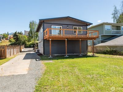 320 E Lopez Avenue