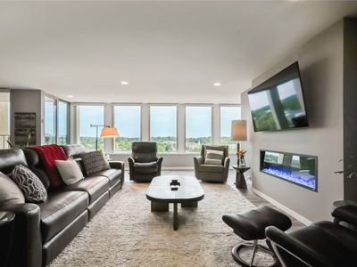 2222 1st Ave NE APT 907