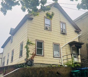 3 Lynn St