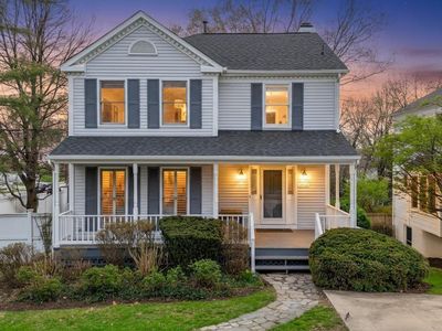 2300 Warren Ct