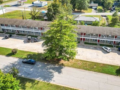 1810 & 1820 W Twin Springs St