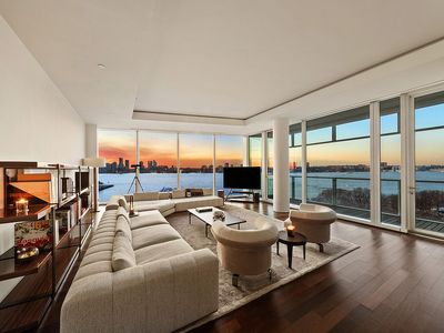 165 Charles St APT 18