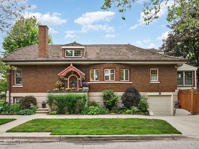 2500 W Farwell Ave