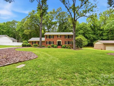 405 Hillcrest Dr