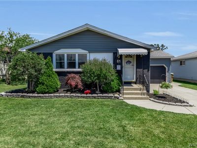 61 Bay Ln