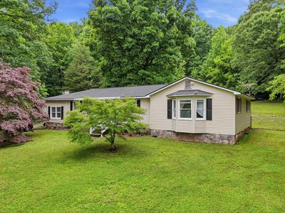1873 Crow Valley Rd NW