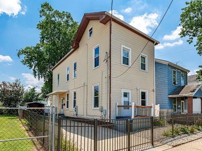 546 N 6th St