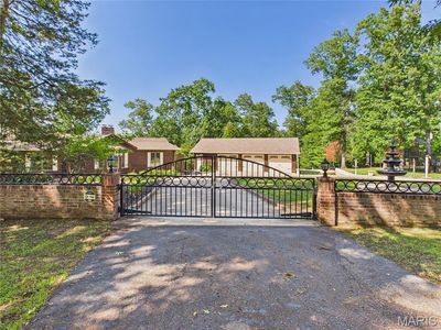 696 Radcliff