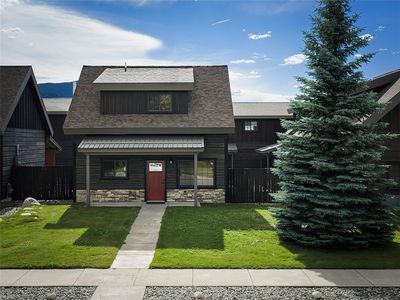 215 2nd St E #5