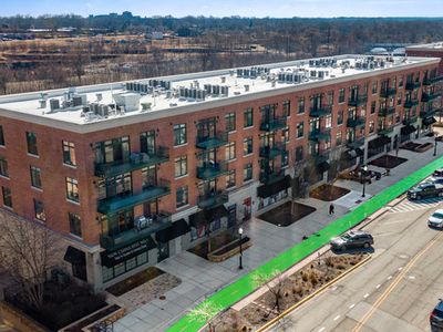 140 S River St Unit 204