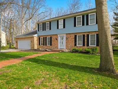 8121 Roanoke Dr