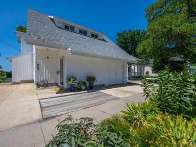 1002 Lake Blvd