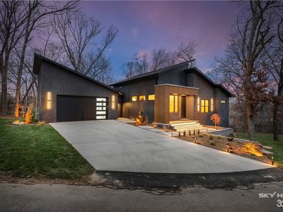 5 Ayton Ln