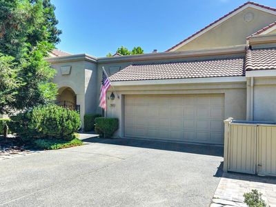 7005 Lindero Ln