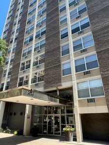 3033 N Sheridan Rd APT 1108