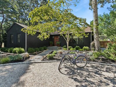 2 Locust Dr
