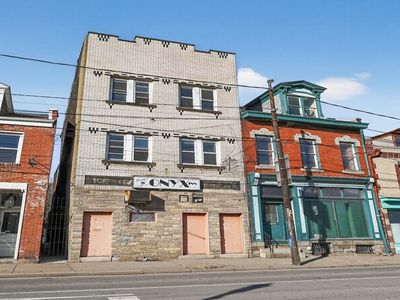 1011 E Carson St