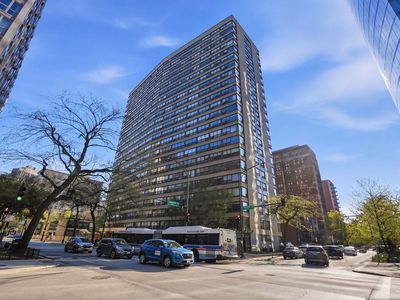 2930 N Sheridan Rd APT 306