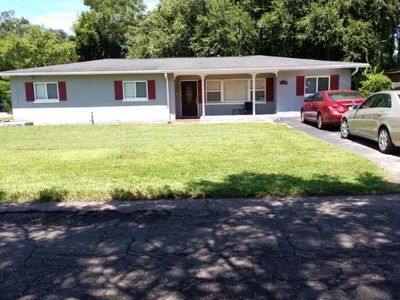 2123 S Manhattan Ave