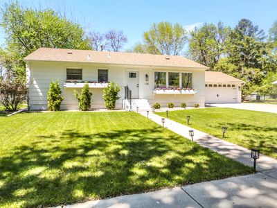Property at 128 Elizabeth Dr, Aberdeen, SD
