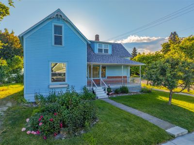 1102 Dakota Ave