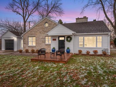 102 West Calumet ROAD