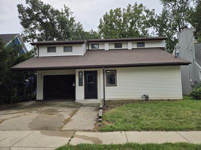 2323 Amherst Ave