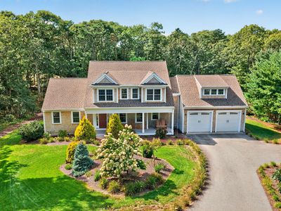 5 Cliffs Way