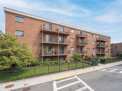 26 Waverly St APT 405